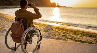 full-shot-disabled-man-with-binoculars